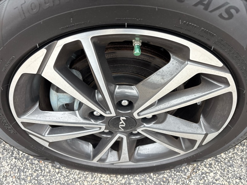 2024 Kia Forte LXS photo 3