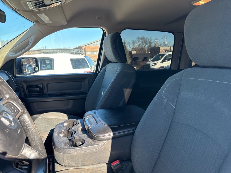 RAM 2500 Tradesman 4x4 Crew Cab 6'4" Box 2020