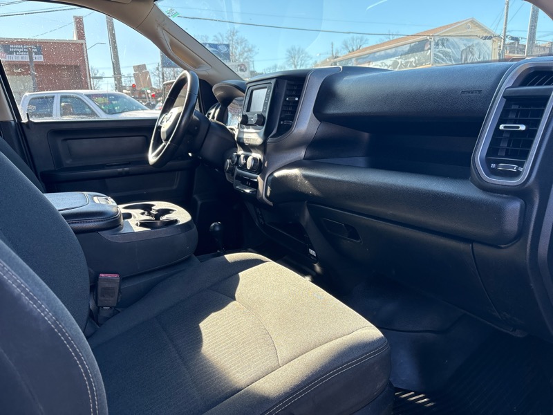 RAM 2500 Tradesman 4x4 Crew Cab 6'4" Box 2020