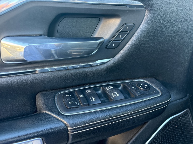 RAM 1500 Laramie 4x4 Crew Cab 5'7" Box 2019