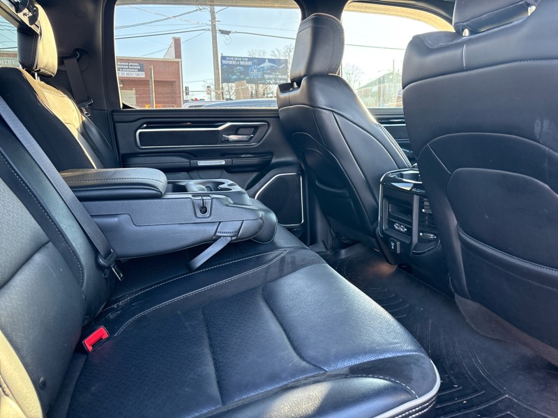 RAM 1500 Laramie 4x4 Crew Cab 5'7" Box 2019