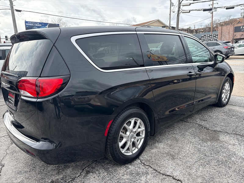 Chrysler Voyager LX FWD 2022