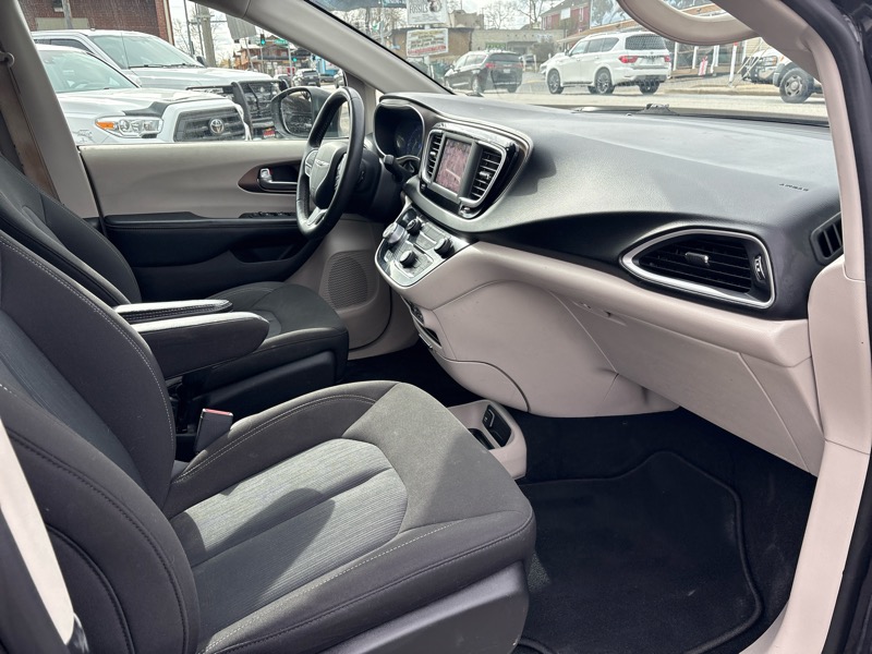 Chrysler Voyager LX FWD 2022