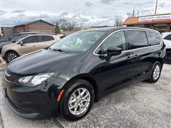 2022 Chrysler Voyager 