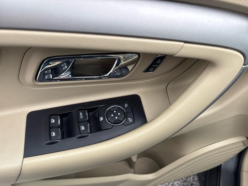 Ford Taurus SE FWD 2019