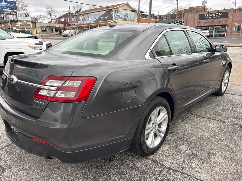 Ford Taurus SE FWD 2019