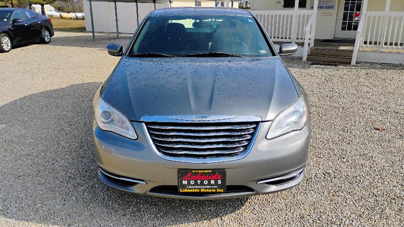 Chrysler 200 4dr Sdn Touring 2013