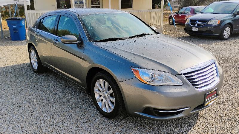 Chrysler 200 4dr Sdn Touring 2013