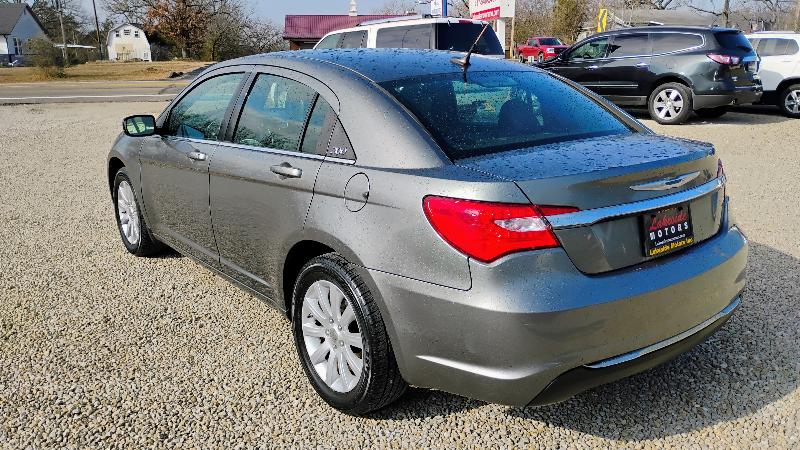Chrysler 200 4dr Sdn Touring 2013