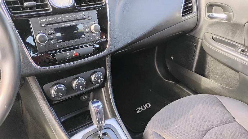Chrysler 200 4dr Sdn Touring 2013