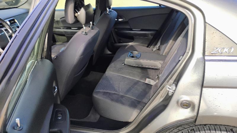 Chrysler 200 4dr Sdn Touring 2013