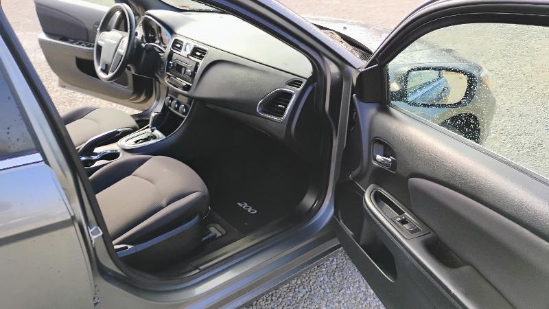 Chrysler 200 4dr Sdn Touring 2013