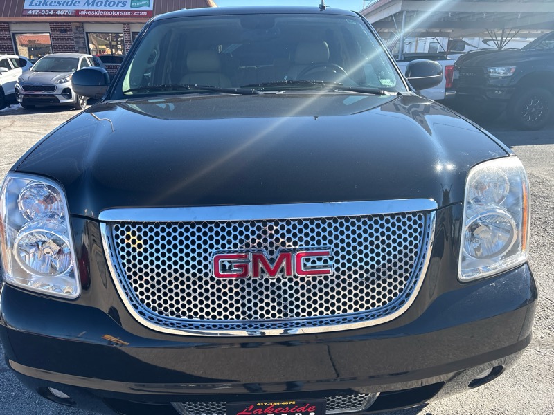 GMC Yukon AWD 4dr 1500 Denali 2010