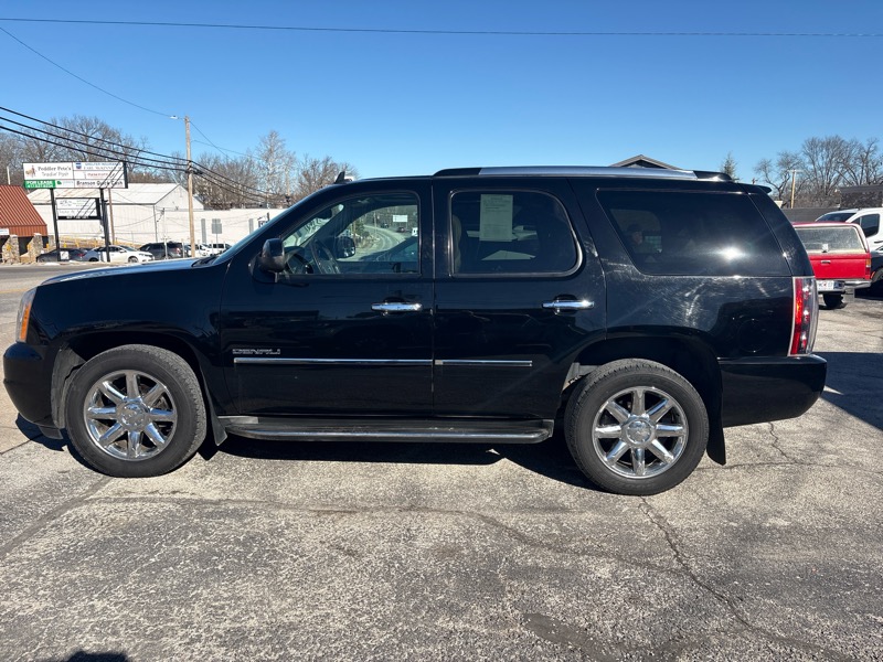 GMC Yukon AWD 4dr 1500 Denali 2010
