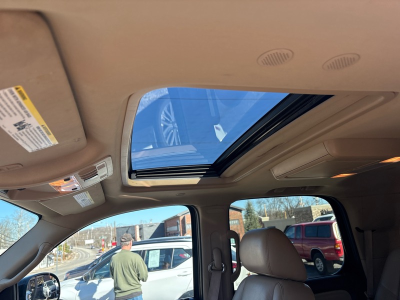 GMC Yukon AWD 4dr 1500 Denali 2010