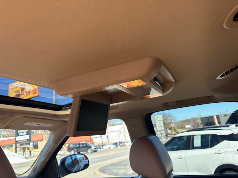 GMC Yukon AWD 4dr 1500 Denali 2010