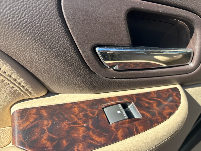 GMC Yukon AWD 4dr 1500 Denali 2010