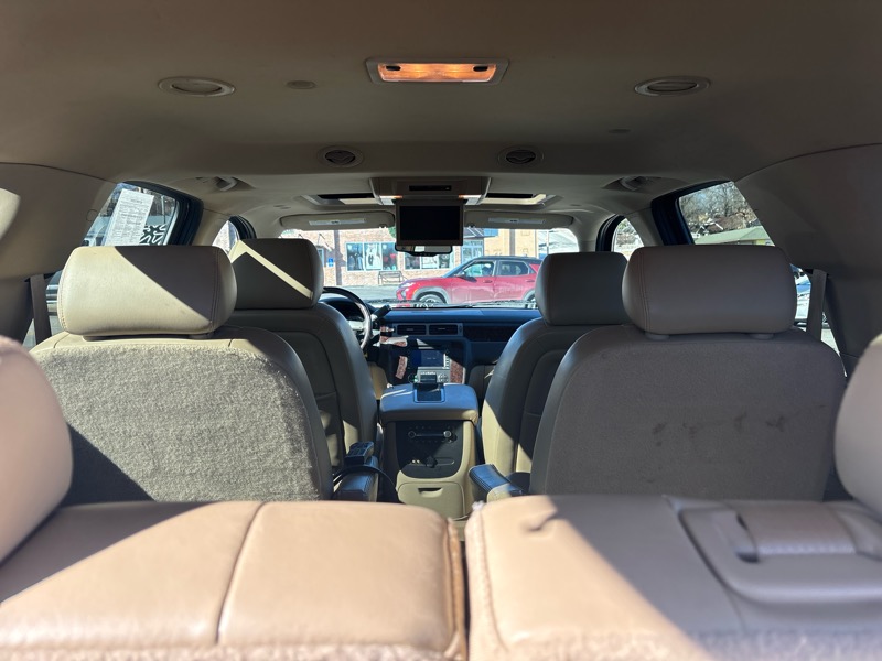 GMC Yukon AWD 4dr 1500 Denali 2010