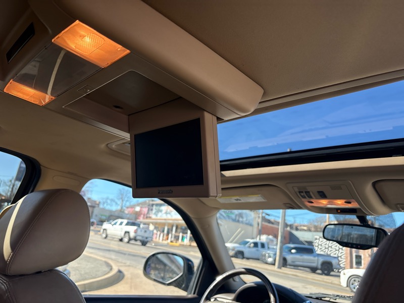 GMC Yukon AWD 4dr 1500 Denali 2010