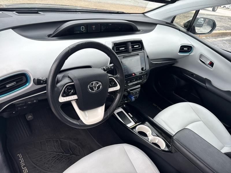 Toyota Prius Three Touring (Natl) 2017