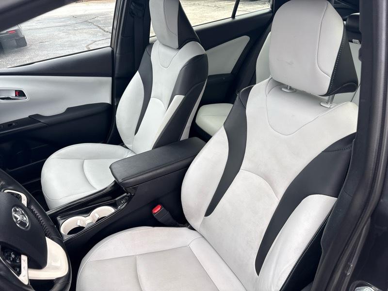 Toyota Prius Three Touring (Natl) 2017