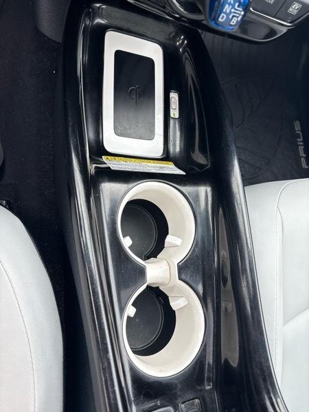 Toyota Prius Three Touring (Natl) 2017