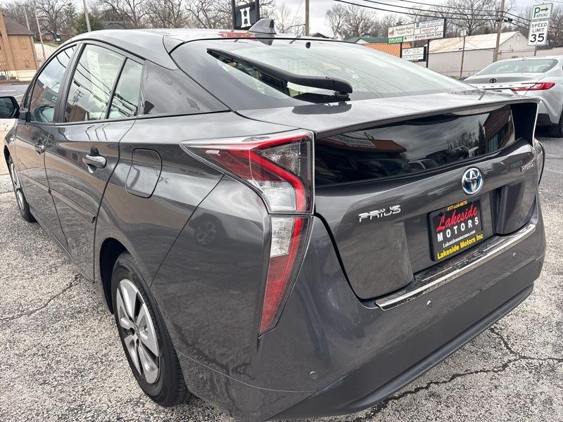 Toyota Prius Three Touring (Natl) 2017