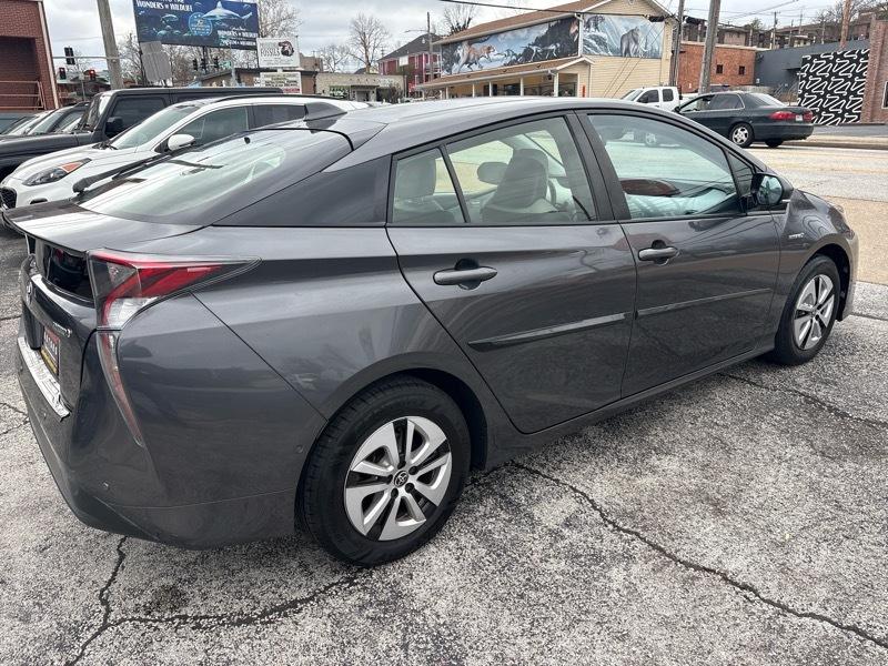 Toyota Prius Three Touring (Natl) 2017