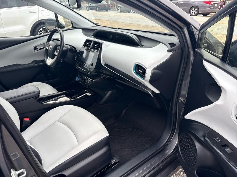 Toyota Prius Three Touring (Natl) 2017