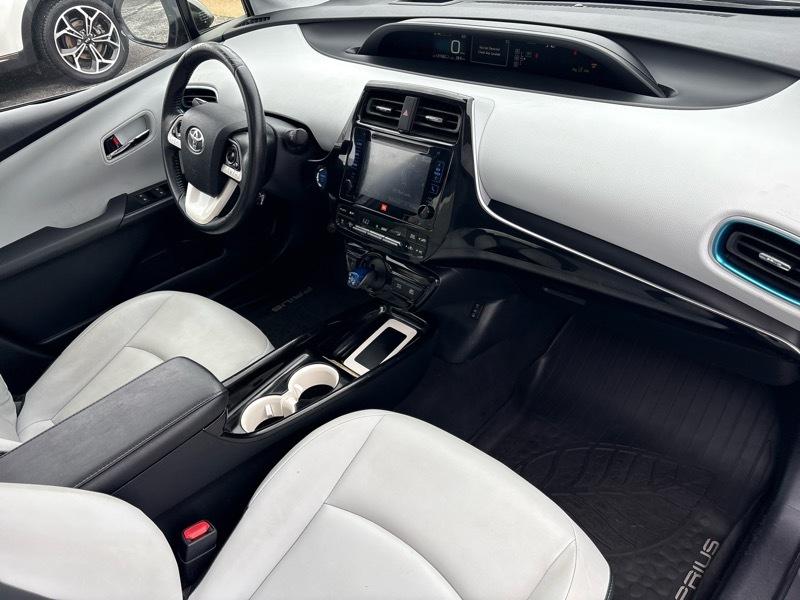 Toyota Prius Three Touring (Natl) 2017