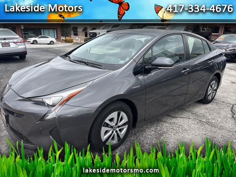 2017 Toyota Prius Three Touring (Natl)