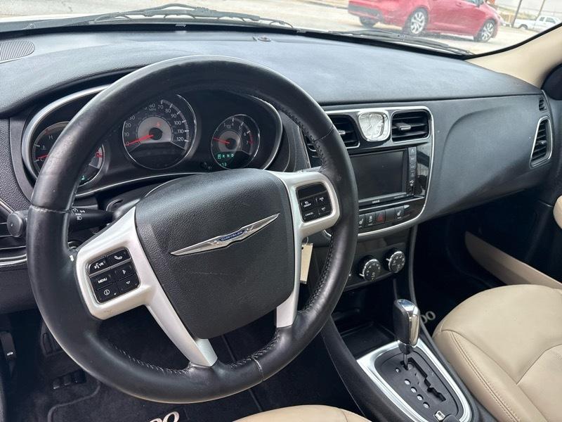 Chrysler 200 4dr Sdn Limited 2012