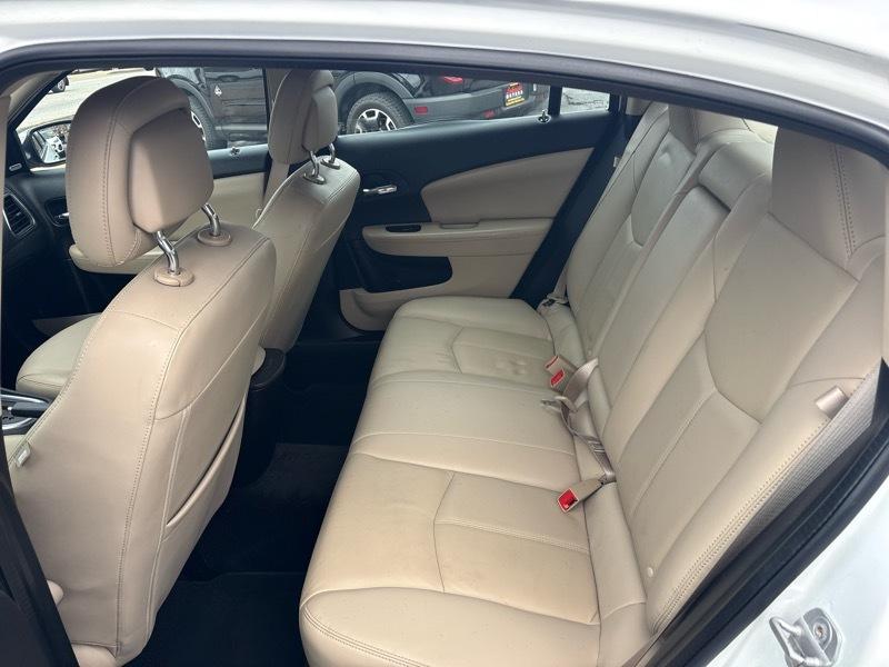 Chrysler 200 4dr Sdn Limited 2012