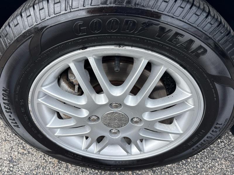 Ford Focus 4dr Sdn SES 2008