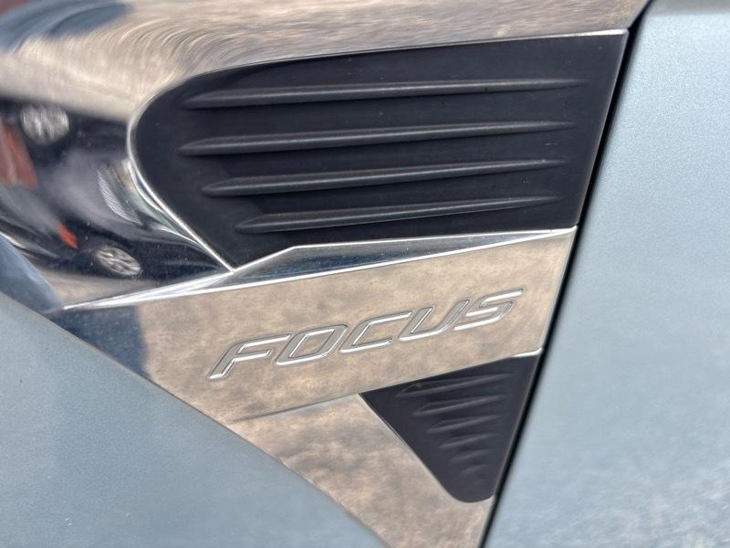 Ford Focus 4dr Sdn SES 2008