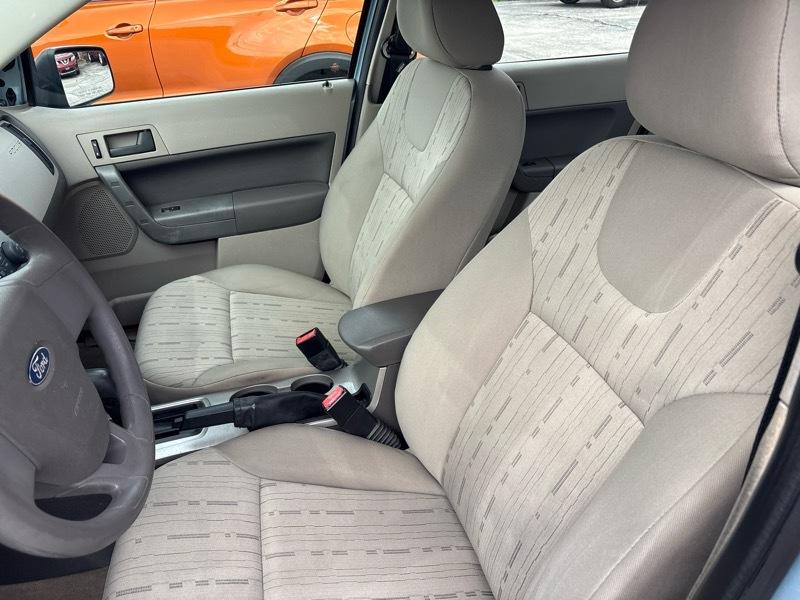 Ford Focus 4dr Sdn SES 2008