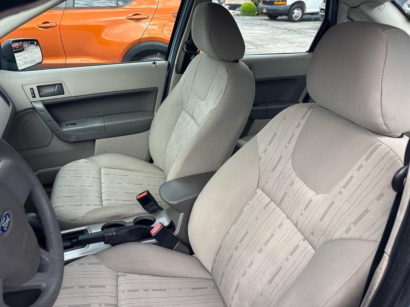 Ford Focus 4dr Sdn SES 2008