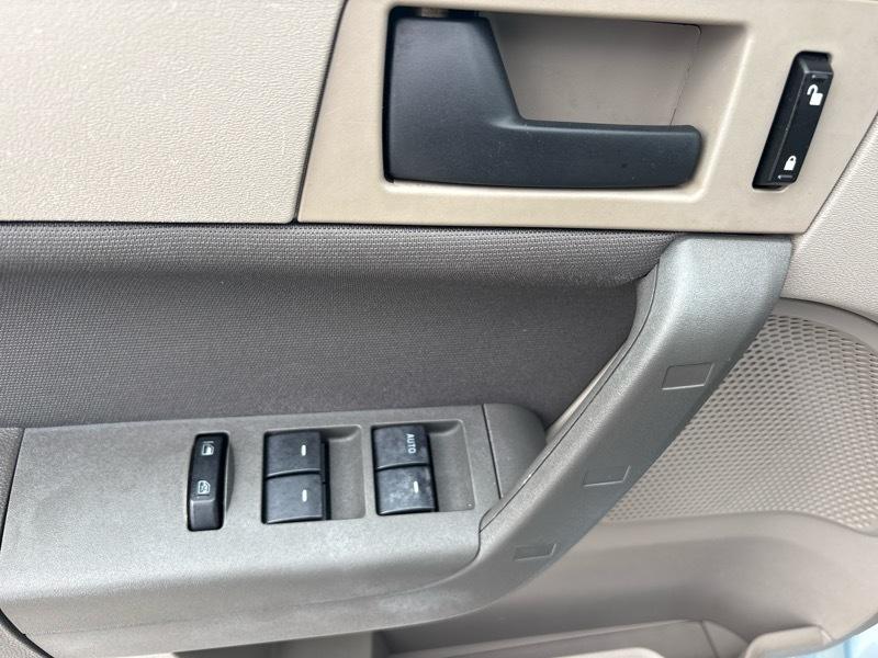 Ford Focus 4dr Sdn SES 2008