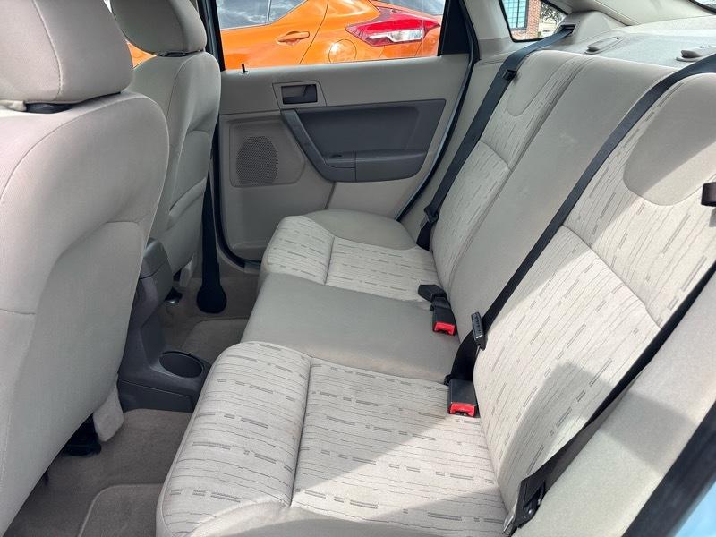 Ford Focus 4dr Sdn SES 2008