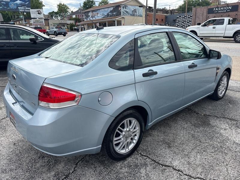 Ford Focus 4dr Sdn SES 2008