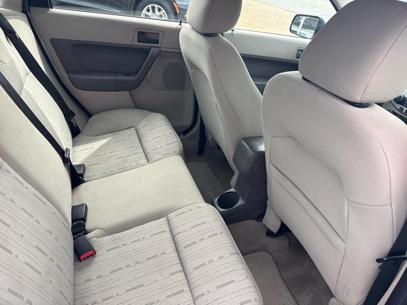 Ford Focus 4dr Sdn SES 2008