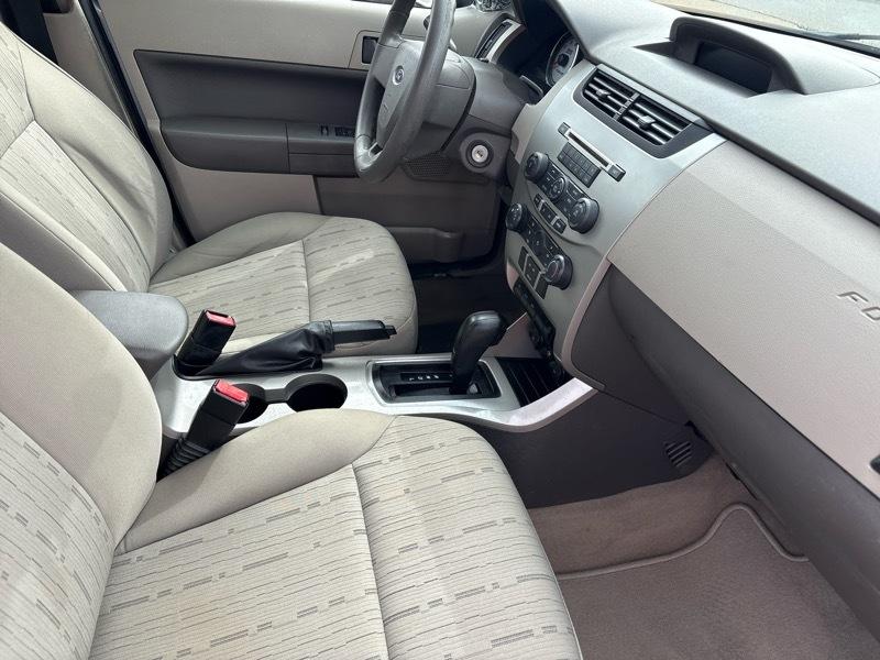 Ford Focus 4dr Sdn SES 2008