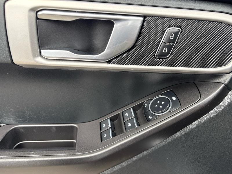 Ford Explorer Base 4WD 2023