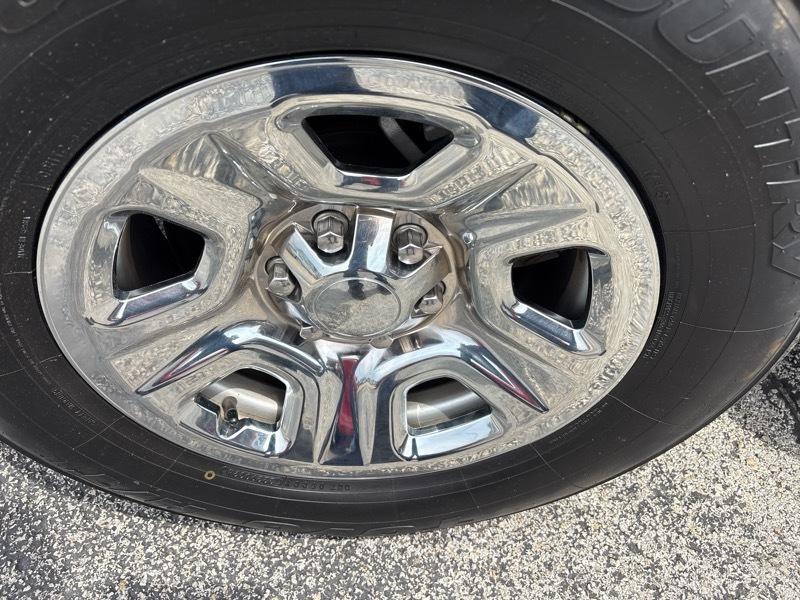 RAM 1500 4WD Crew Cab 140.5" Tradesman 2024