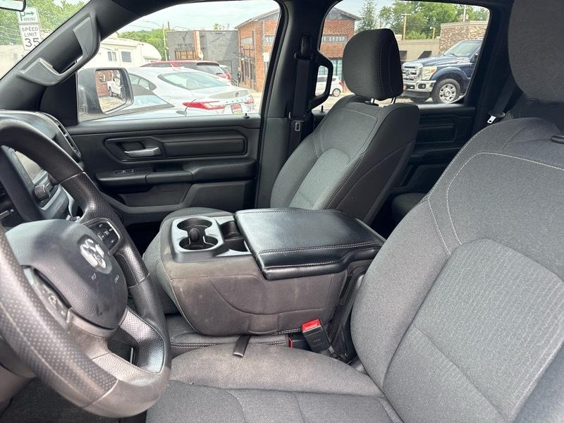 RAM 1500 4WD Crew Cab 140.5" Tradesman 2024