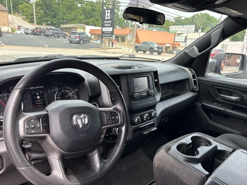 RAM 1500 4WD Crew Cab 140.5" Tradesman 2024