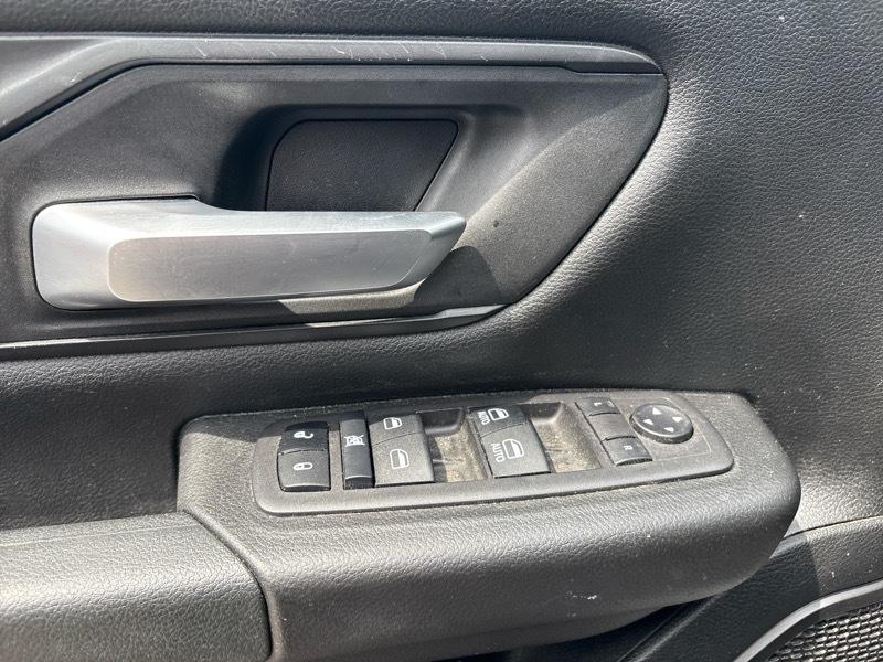 RAM 1500 4WD Crew Cab 140.5" Tradesman 2024