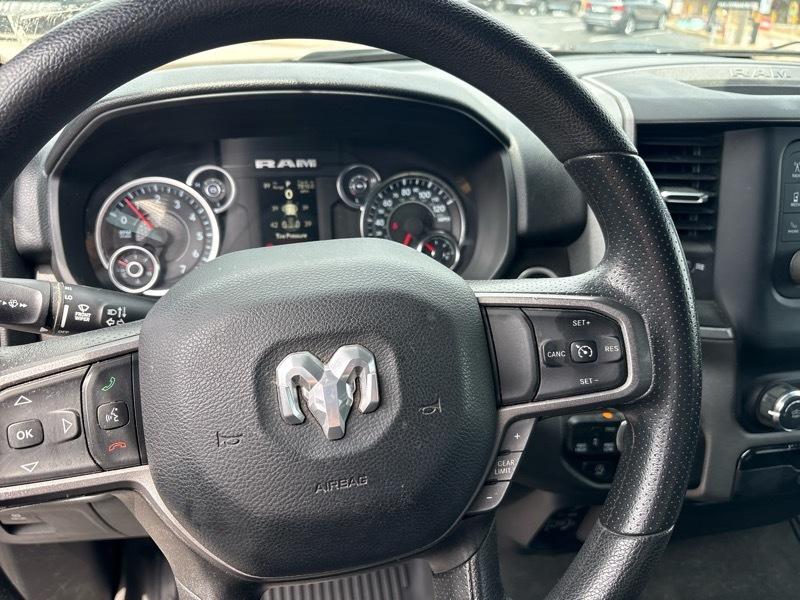 RAM 1500 4WD Crew Cab 140.5" Tradesman 2024