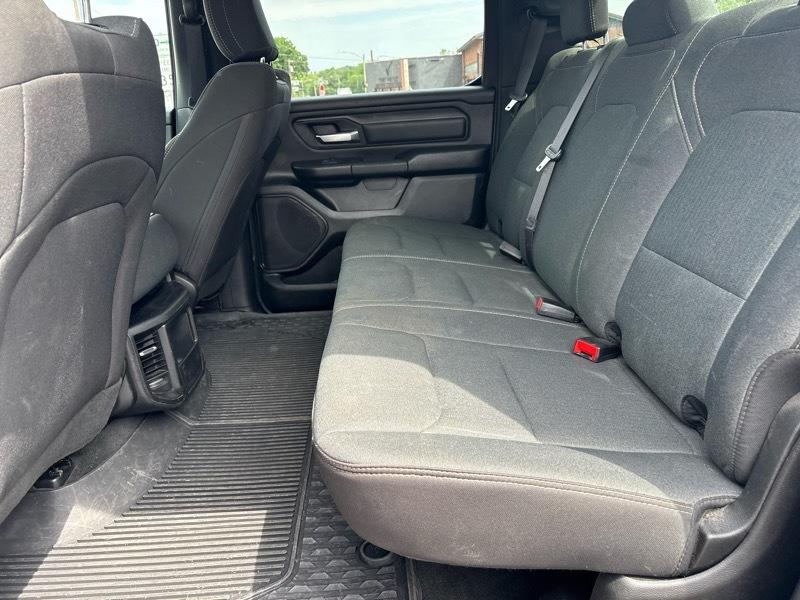 RAM 1500 4WD Crew Cab 140.5" Tradesman 2024