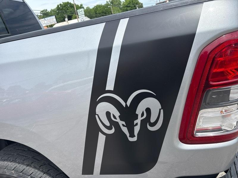 RAM 1500 4WD Crew Cab 140.5" Tradesman 2024